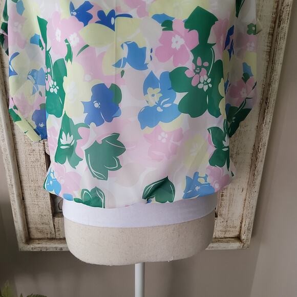 Joseph A. Women's Short Sleeve Dolman Blouson Banded Blouse Top in Pastel Floral - Picture 5 of 11